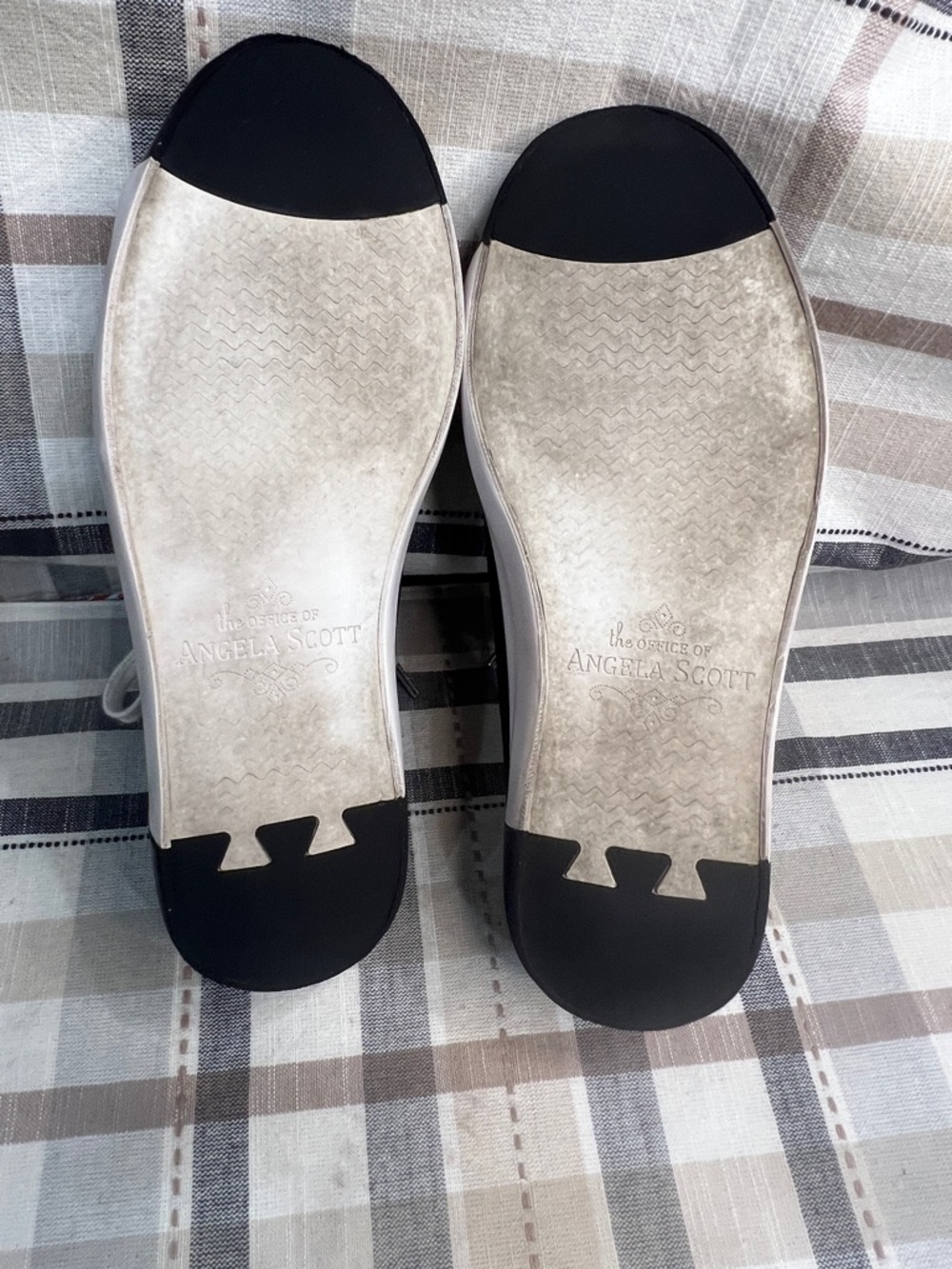 Angela Scott Black Canvas Low-Top Sneakers with White Laces - Picture 10 of 13
